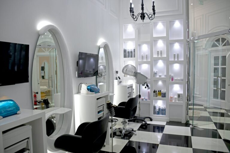 Amenajarea unui salon de înfrumusețare - Ce trucuri folosesc designerii de interior pentru a realiza spații fabuloase